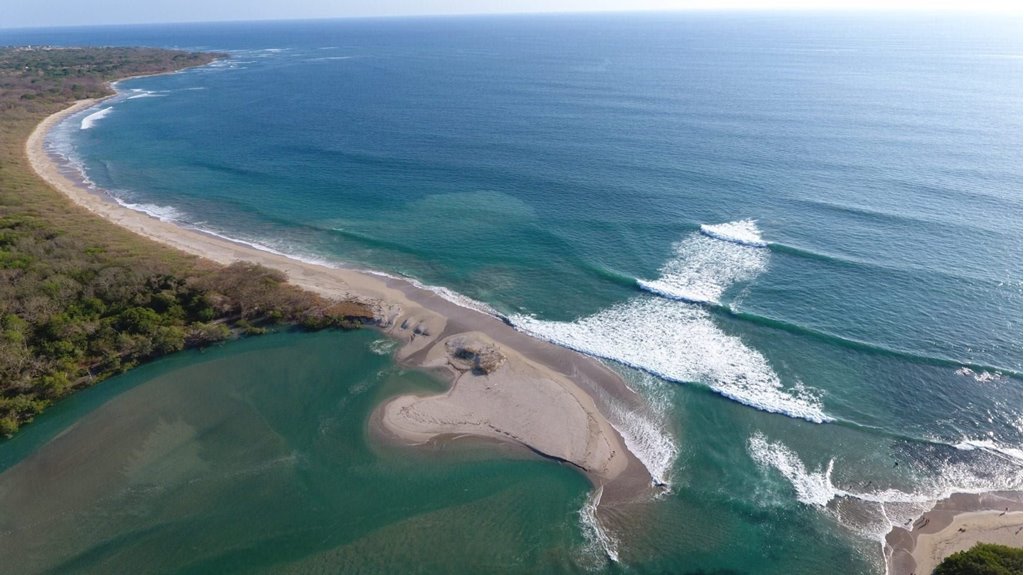 Langosta • Playa para Surfear | Surf Costa Rica